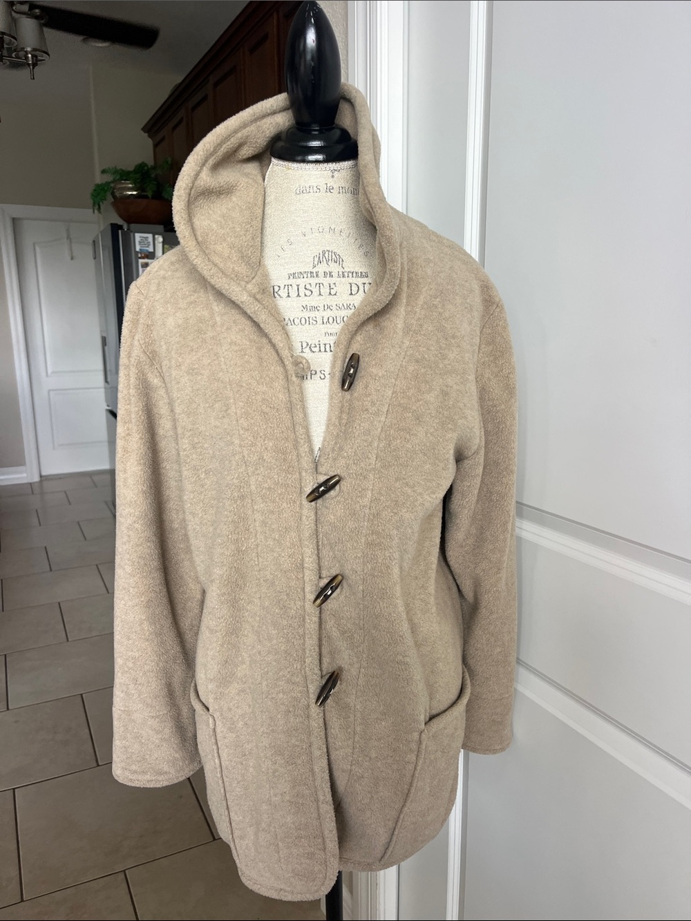 EUC Magellans cozy tan pea coat jacket with toggle buttons, front pockets Md